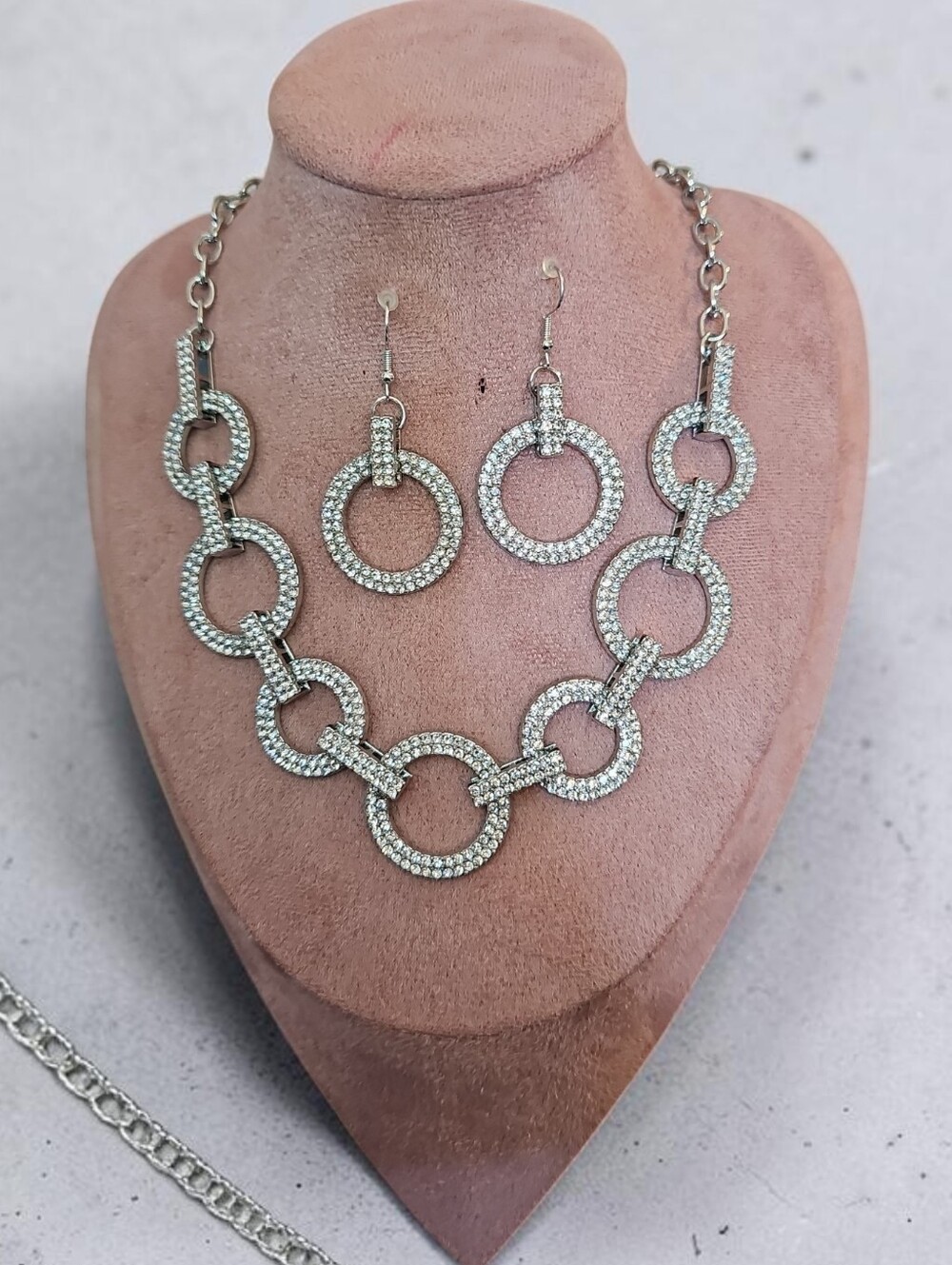 Sassified Boutique  Nwt  Silver-Tone Crystal Circle Necklace & Earrings Set.